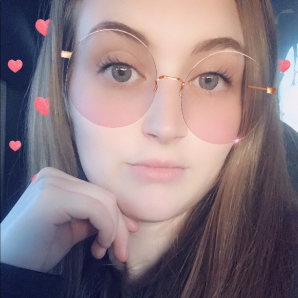 Meet your Posher, Jessica - Picture 1 of 1